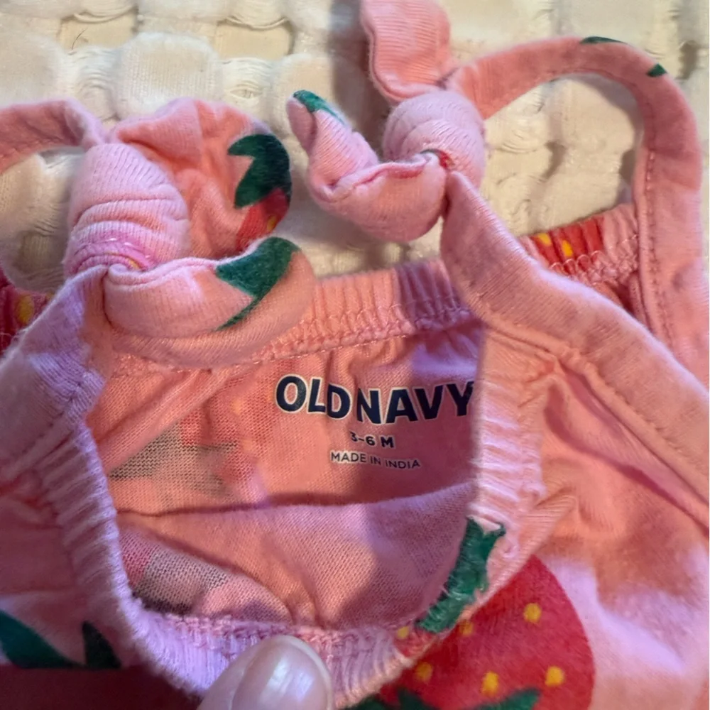 Old‎ Navy, strawberries romper